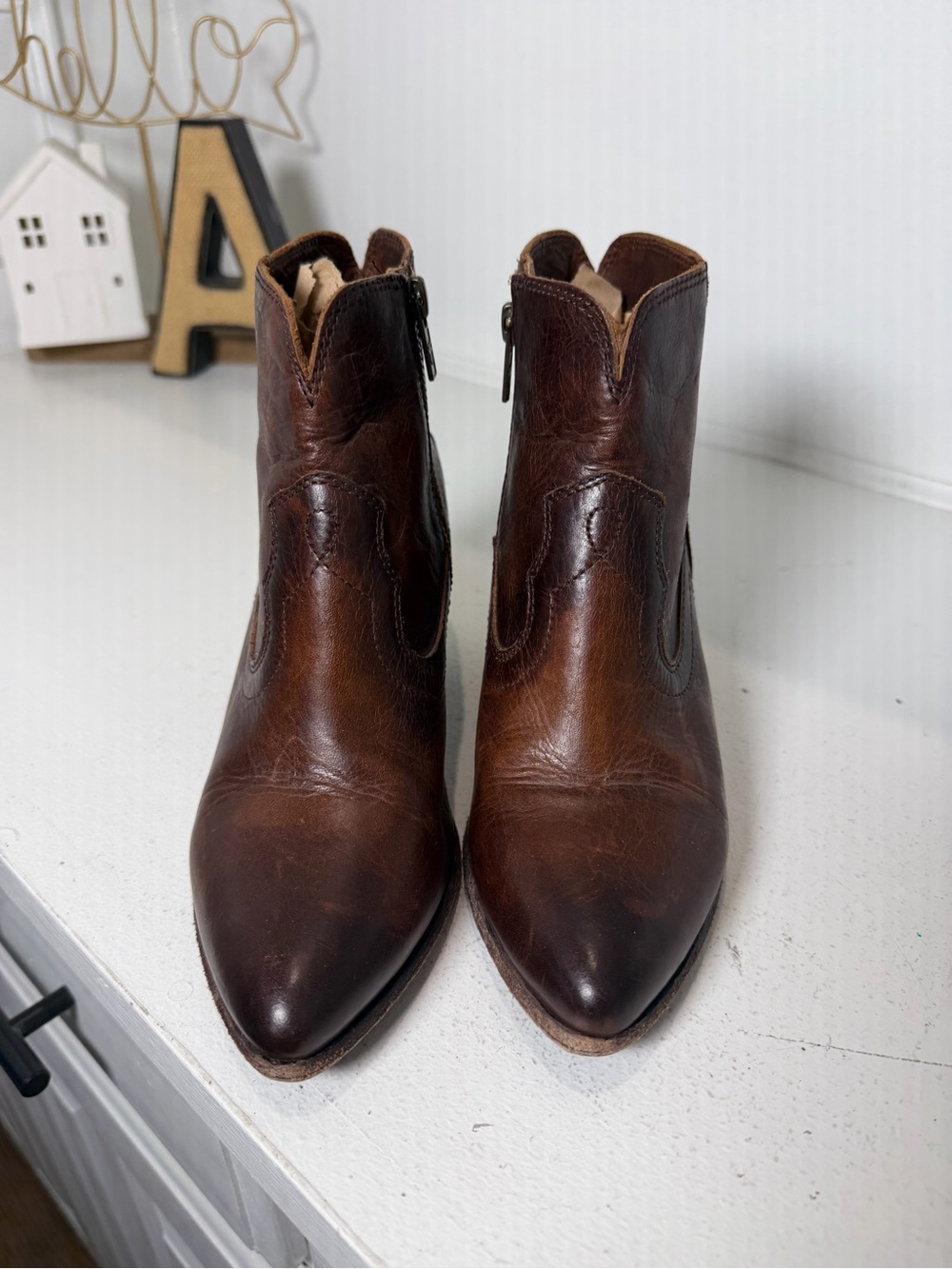Frye Women's 6.5B Brown Leather Western Ankle Boots Pointed Toe Booties Zip - Picture 2 of 10